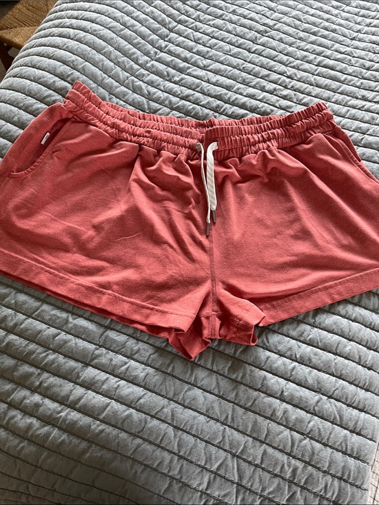 Vuori Pants - Vuori Halo Performance Marsala red soft activewear lounge shorts